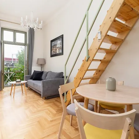 Daire With Balcony - Dietla 109 Street